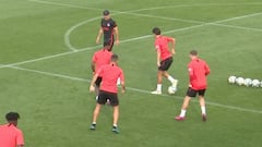 Delicatessen excesiva de Joao Félix en el rondo: le costó estar un buen rato 'cazando' el balón