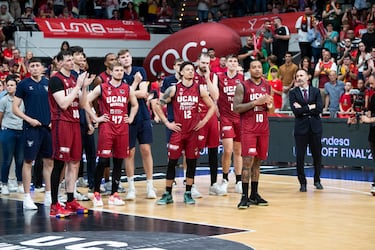 Los jugadores del UCAM Murcia tras finalizar el partido.
