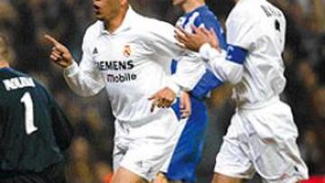 <B>RONALDO Y GOL</B>. El crack brasileño celebra el segundo gol del Real Madrid, el que decidía el partido.