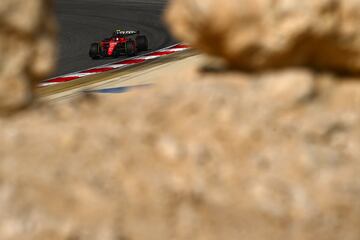 El Ferrari SF-23 de Carlos Sainz durante la clasificación del Gran Premio de Bahréin de Fórmula 1.