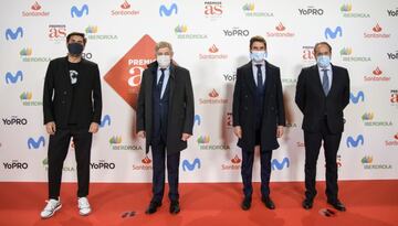 Vicente Jiménez (director de Diario AS), Eusebio Unzué (mánager del Movistar), Pablo Lastras (excorredor y director deportivo del Movistar) y Juan Cantón (gerente de Diario AS), en el Teatro Real.