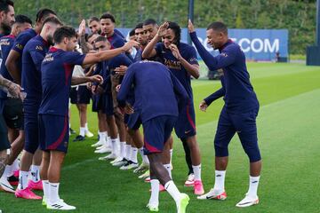 El PSG y el delantero acercaron posturas y el de Bondy volvió a entrenarse con el grupo que dirige Luis Enrique.