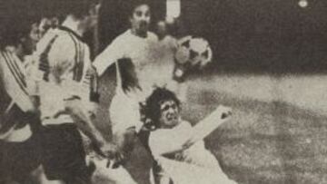 el 0-4. Santillana superó al portero del Progress, Schroeder, nada más empezar la segunda parte.