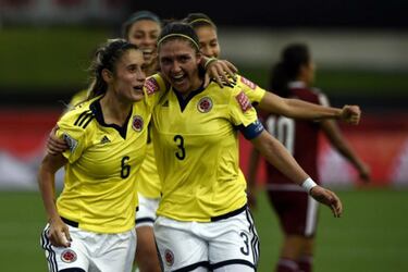 La defensora central es la capitana de la Selección Colombiana Femenina y actualmente juega para el Valencia de España. Con la Selección alcanzó a llegar a los octavos de final del Mundial de Fútbol que se llevó a cabo en Canadá en el año 2015. 

Las fases preliminares en el fútbol femenino en los Juegos 
Panamericanos se llevarán a cabo el domingo 28 de julio, miércoles 31, sábado 3 de agosto y martes 6 de agosto. La final se disputará el viernes 9. Los duelos se jugarán en el estadio de San Marcos. 