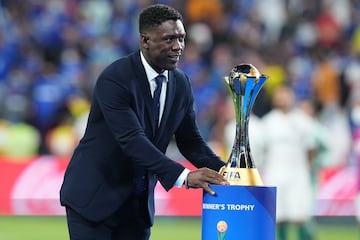 Seedorf with the old Club World Cup trophy.