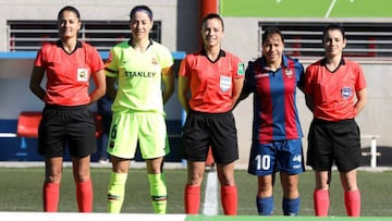 La pichichi de España en la temporada 2018 y actual líder de goleo en la Liga Iberdrola saltó a la cancha con el gafete de capitán para enfrentar al Barca.
