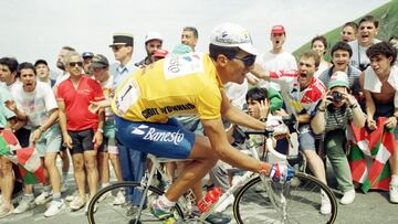 Miguel Indurain se hab¨ªa exhibido en Bergerac, pero su primer gran examen llegaba en la monta?a, con una etapa unipuerto de 263 km y siete horas en la bicicleta. Era el Tour de 1994, en el que el navarro llegaba con las dudas de haber sucumbido en el Giro. En la ascensi¨®n, el del Banesto se qued¨® sin compa?eros, pero vio a Rominger pasando apuros, por lo que decidi¨® poner un fuerte ritmo. Nadie pudo seguirle. Zulle, Tonkov, Caca¨ªto, Virenque¡ se quedaron. S¨®lo Leblanc aguant¨®. Pantani, que iba escapado, agach¨® la cabeza cuando, entre la niebla, aparec¨ªa Indurain con el franc¨¦s a rueda para dejarle en la cuneta. La victoria fue para Leblanc, m¨¢s de medio Tour para el navarro.