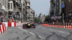Max Verstappen con el RB8 en Budapest.