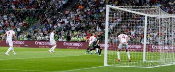 Iago Aspas scores the winning goal after a great pass from Costa. (1-0)