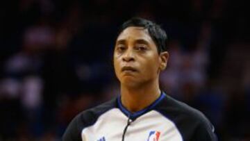 Violet Palmer, la primera árbitro, sale del armario y se casa