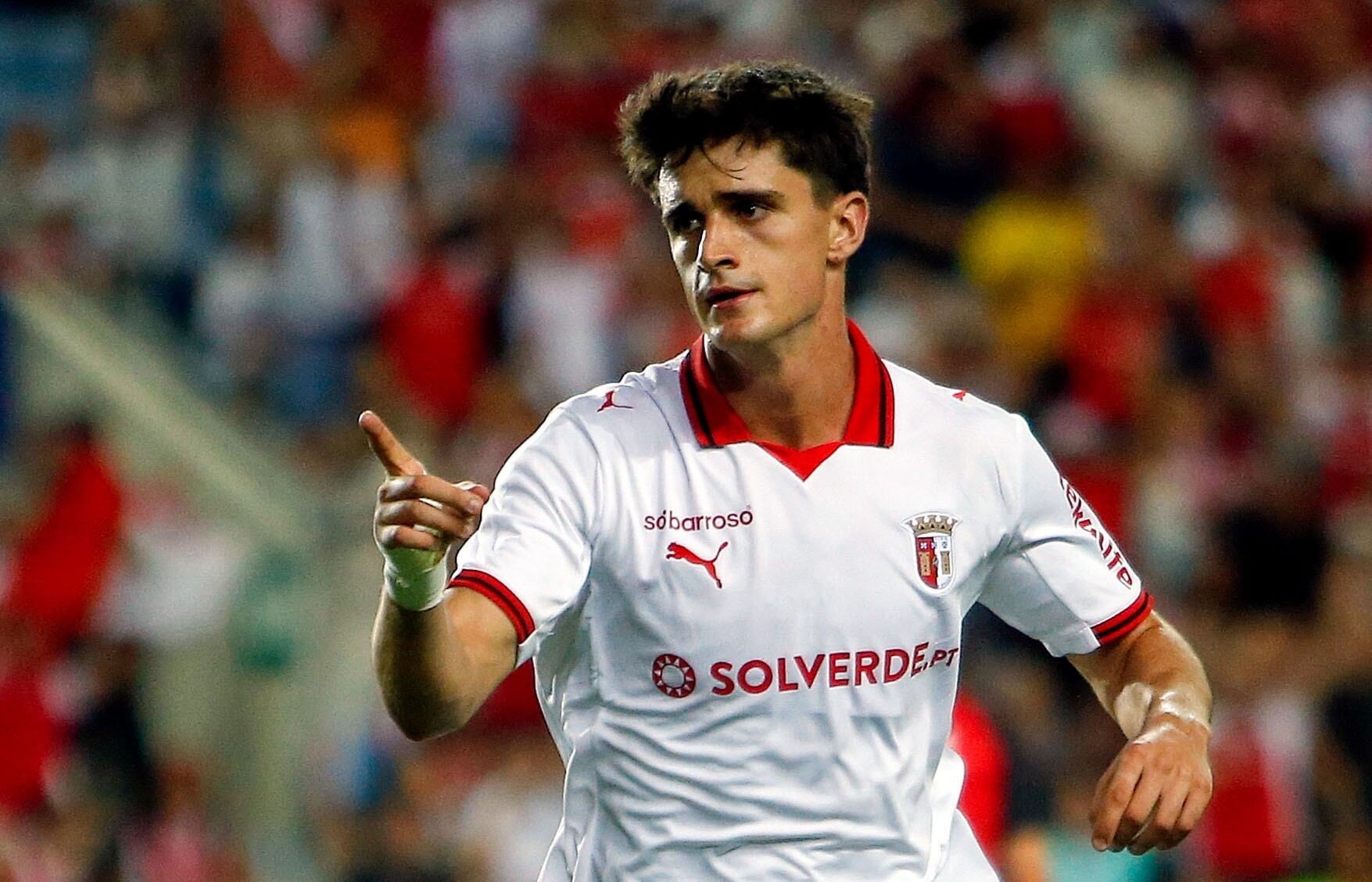 Bao Watcher celebra un gol con Praga.