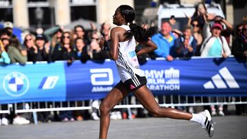 Tigist Assefa en la maratón de Berlín.