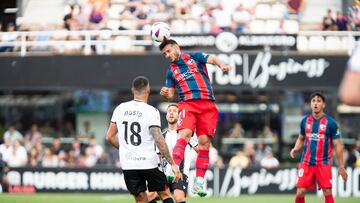 La aportación de Elady Zorrilla también fue fundamental esta jornada, en este caso para salvar al Huesca ante su exequipo (jugó en el Cartagena tres temporadas). El centrocampista hizo los dos tantos del partido, uno en cada parte, y ya suma cinco goles este curso.