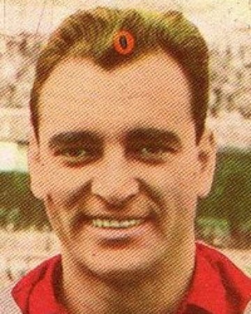 Debutó en primera división en las filas del Atlético de Madrid el 14 de diciembre de 1952, no consiguió cuajar y fue a jugar al CD Málaga. Fue portero titular en las cuatro temporadas con el Valencia, ganando una copa de Ferias.