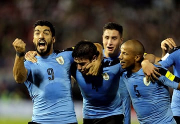 La selección de Uruguay celebra el gol de Federico Valverde.