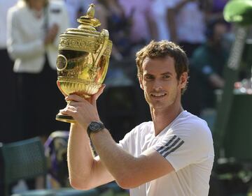 Llegó julio de 2013 y Andy Murray por fin levantó un título de Grand Slam.
El escocés venció en la final a Djokovic y se convirtió en el primer británcio en ganar Wimbledon desde Fred Perry en 1936.