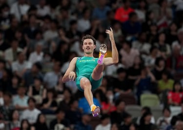 El australiano Kurtis Marschall en acción durante la clasificación de salto con pértiga masculino.