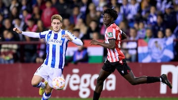 LOGRONO, SPAIN - JANUARY 04: Robert Navarro of Real Sociedad in action during the Copa del Rey Round of 32 match between UD Logrones and Real Sociedad at Las Gaunas on January 04, 2023 in Logrono, Spain. (Photo by Ion Alcoba/Quality Sport Images/Getty Images)