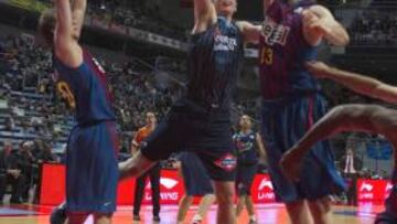 El Barça recupera el liderato golpeando al Estu con triples