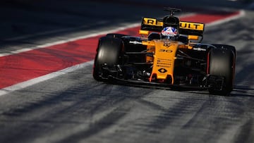 Renault Sport Formula One Team Renault RS17 in the Pitlane during the final day of Formula One winter testing at Circuit de Catalunya