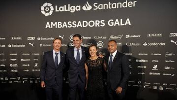26/09/19 Gala de presentación de los Embajadores y Sponsors de LaLiga Santander para la temporada 2019/20
GUTI
FERNANDO HIERRO
Anäir Lomba
DENILSON