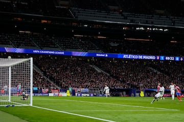 Vinicius fall un penalti en el Metropolitano, sumando otro captulo negativo a su historial en los derbis, en los que solo ha logrado un gol en 17 encuentros. Este fallo rompi una racha de 22 a?os sin que el conjunto blanco fallara un penalti en los derbis.