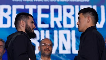 Boxing - Artur Beterbiev & Dmitry Bivol Press Conference - Old Billingsgate, London, Britain - September 25, 2024 Artur Beterbiev and Dmitry Bivol go head to head during the press conference Action Images via Reuters/Andrew Couldridge