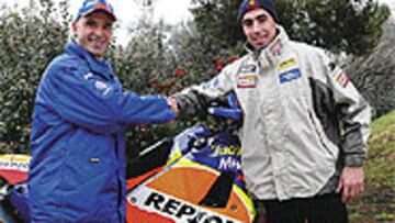 Joan Roma y Fabrizio Meoni, vencedor del Dakar 2002, se desean suerte
