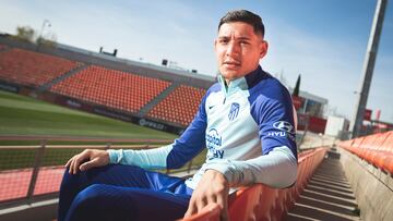 Nahuel Molina, jugador del Atlético, posa para AS en el Cerro del Espino antes de la entrevista.