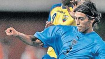 <b>A LA ESPERA. </b>Martín Cáceres sigue siendo un objetivo prioritario para los albiazules.