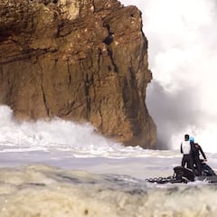 Así son los acantilados donde rompe la mayor ola del mundo