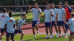 LAS ROZAS (CA MADRID), 04/06/2024.- El jugador de la selección española Mikel Merino durante el entrenamiento que el combinado nacional ha llevado a cabo este martes en la Ciudad del Futbol de las Rozas, en Madrid, para preparar su partido amistoso de mañana ante Andorra. EFE/Rodrigo Jimé?nez
