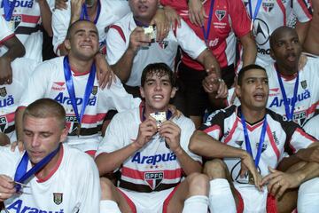 Ganó su único título con el Sao Paulo en marzo del 2001. Fue el Torneo Río-Sao Paulo, en el que Kaká marcó dos goles en la final a Botafogo. 