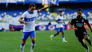 Futbol, Universidad Catolica vs Colo Colo.
Supercopa 2022.
El jugador de Universidad Catolica Jose Pedro Fuenzalida, izquierda, juega el balón contra Colo Colo durante el partido por la Supercopa realizado en el estadio Municipal Ester Roa Rebolledo.
Concepcion, Chile.
23/01/2022
Pablo Hidalgo/Photosport

Football, Universidad Catolica vs Colo Colo.
Supercopa 2022
Universidad Catolica’s player Jose Pedro Fuenzalida, left  , play the ball against Colo Colo during the Supercopa match at the Municipal Ester Roa Rebolledo stadium in Concepcion, Chile.
01/23/2022
Pablo Hidalgo/Photosport