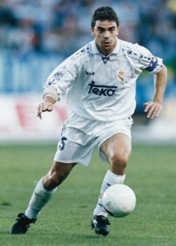 Continu車 la saga de su padre, ha pasado su carrera en el Real Madrid, llego en 1983. Miembro de la Quinta del Buitre, ha sido el capit芍n del Real Madrid que levant車 la s谷ptima Copa de Europa.