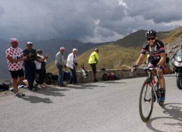 Simon Geschke asciende el Col D´ Allos en la etapa de hoy.