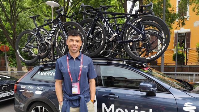 Javi Fuego: el toque futbolero del Movistar en el Giro