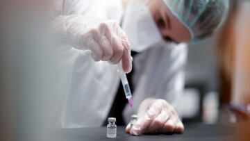 A nurse prepares a shot of "Comirnaty" Pfizer-BioNTech coronavirus disease (COVID-19) vaccine at the vaccination centre in the Humboldt Forum in Berlin, Germany January 19, 2022. REUTERS/Michele Tantussi