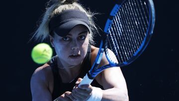 Melbourne (Australia), 16/01/2024.- Renata Zarazua of Mexico in action against Martina Trevisan of Italy during the Women's 1st round match at the Australian Open tennis tournament in Melbourne, Australia, 16 January 2024. (Tenis, Italia) EFE/EPA/MAST IRHAM