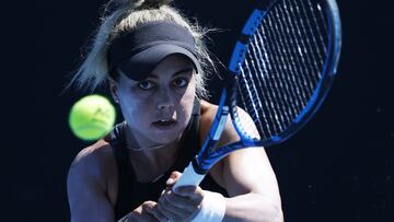 Melbourne (Australia), 16/01/2024.- Renata Zarazua of Mexico in action against Martina Trevisan of Italy during the Women's 1st round match at the Australian Open tennis tournament in Melbourne, Australia, 16 January 2024. (Tenis, Italia) EFE/EPA/MAST IRHAM
