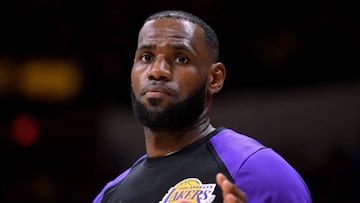 El miembro de Lakers es uno de los deportistas m&aacute;s activos en temas pol&iacute;ticos y ante otra agresi&oacute;n contra una persona de color James record&oacute; a Kaepernick.