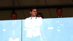 Iker Casillas en la grada del Luzhniki viendo el partido. 