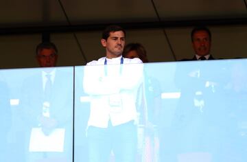 Iker Casillas en la grada del Luzhniki viendo el partido. 