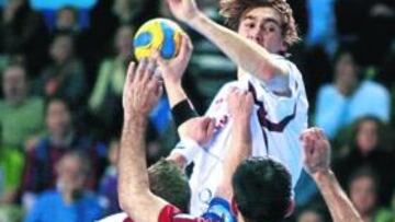 <b>CUMPLIDOR. </b>Kallman siempre hace un buen papel ante el Barça.