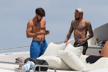 Las fotos de Neymar en Ibiza que suscitan comentarios