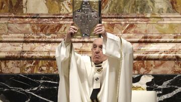 Vatican City (Vatican City State (holy See)), 01/04/2021.- Pope Francis holds up the book of Gospels during a Chrism Mass inside St. Peter's Basilica, at the Vatican, 01 April 2021. During the Mass the Pontiff blesses a token amount of oil that will