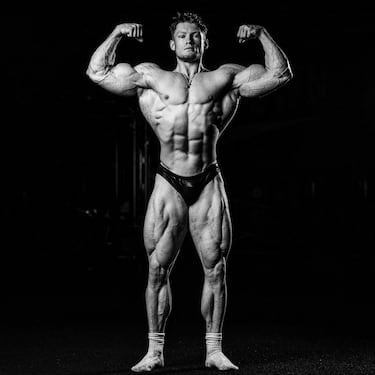 Anton Ratushnyi es un joven de tan solo 20 años que se ha convertido en una de las mayores sensaciones del mundo del culturismo. El culturista ha ha superado, 57 años después, el récord de Schwarzenegger de ser el culturista profesional más joven de la historia tras ganar el título de la división nacional del NPC en Texas. Posee un físico estéticamente impecable, un atributo que ha dejado a muchos boquiabiertos.