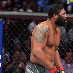 Blaydes se impone al pistolero en su terreno y reclama el título