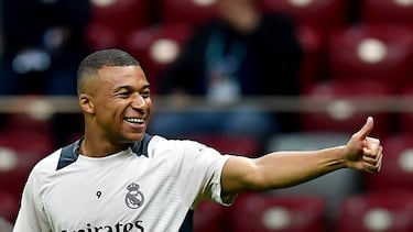 Por fin vemos a Mbappé de blanco