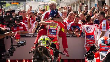 Andrea Iannone y Andrea Dovizioso durante el GP Austria 2016.